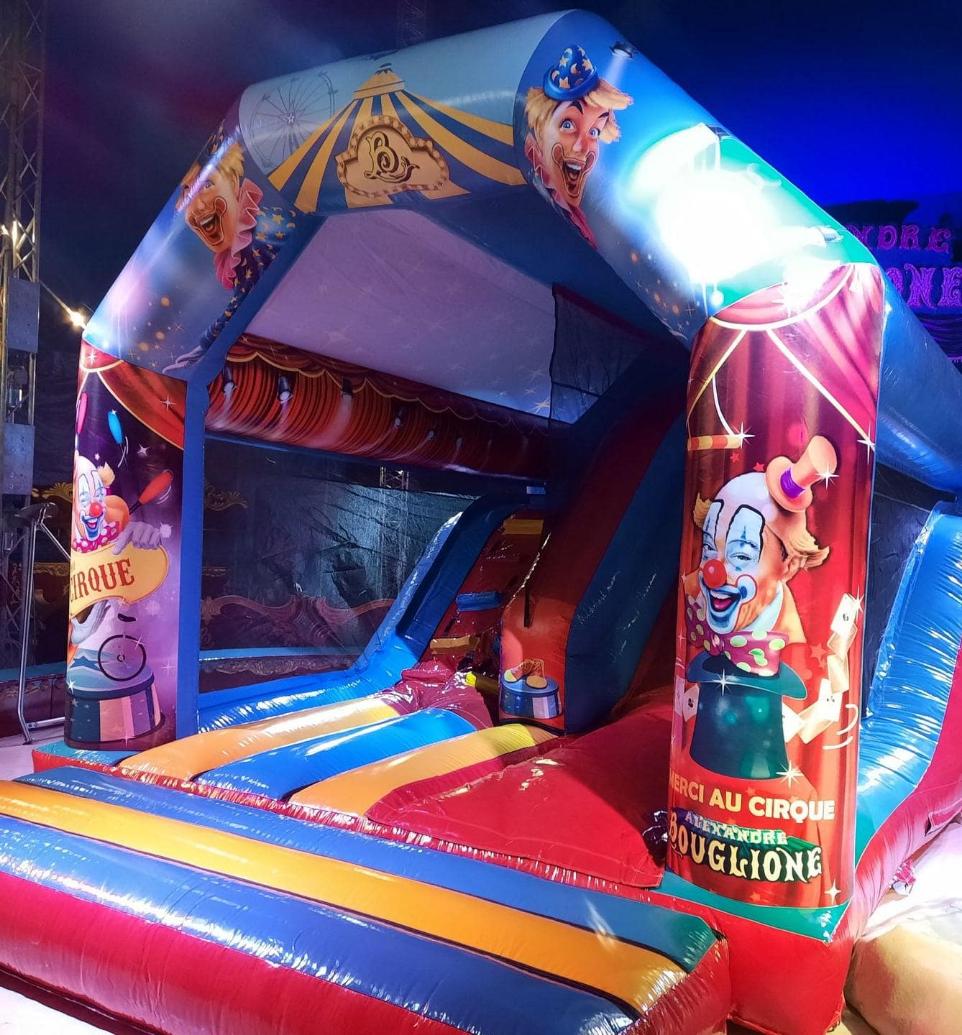 Le chateau gonflable VIP Cirque Bouglione de Superchateau